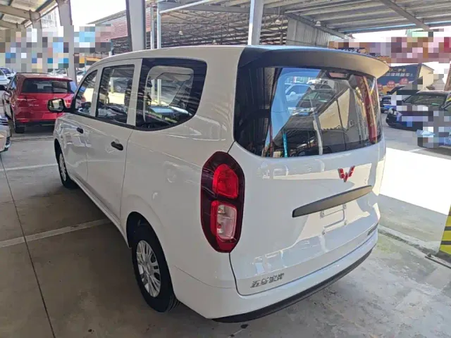Wuling Hongguang — Фото автомобиля 4