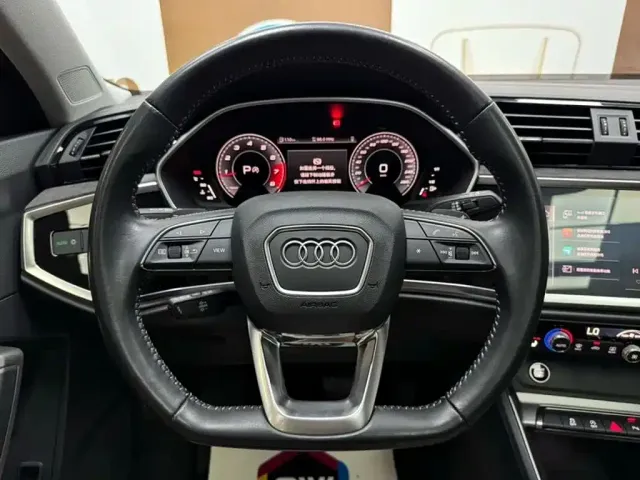 Audi Q3 — Фото автомобиля 11