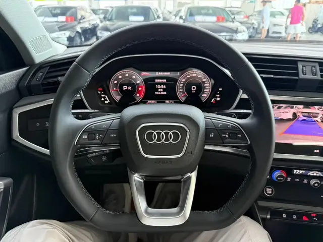 Audi Q3 — Фото автомобиля 14