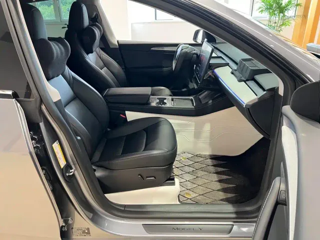 Tesla Model Y — Фото автомобиля 10