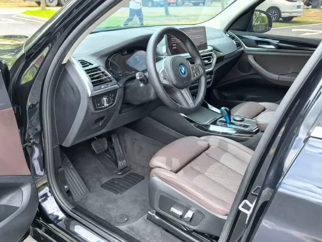 BMW iX3 — Фото автомобиля 8