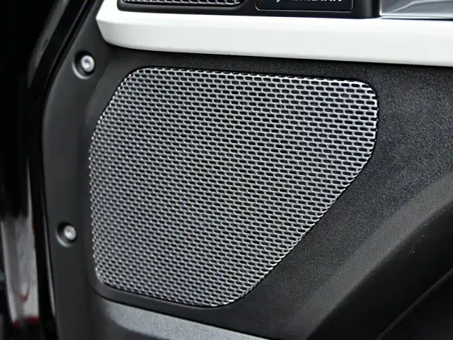 Land Rover Defender — Фото автомобиля 26