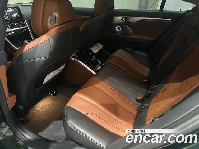 BMW 8 Series G15 — Фото автомобиля 16