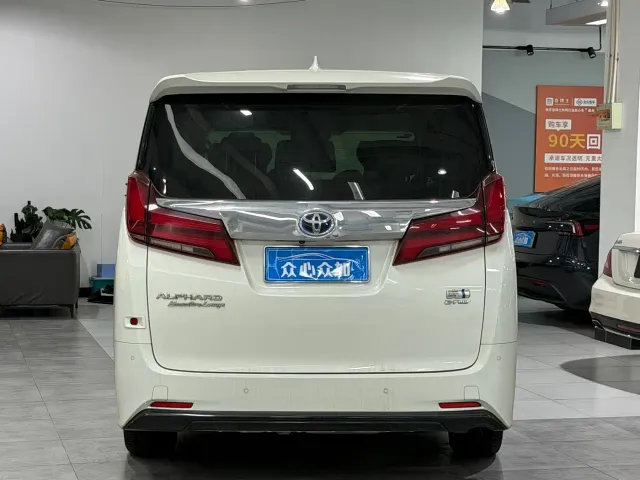Toyota Alphard — Фото автомобиля 5