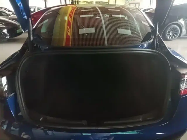 Tesla Model 3 — Фото автомобиля 18