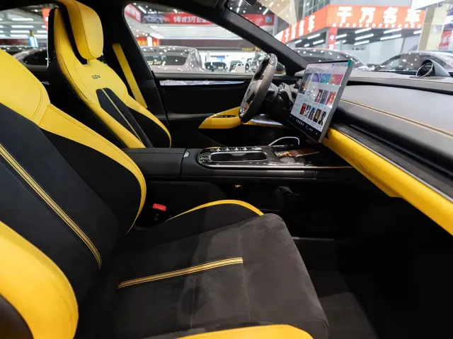 Xiaomi SU7 Ultra — Фото автомобиля 13