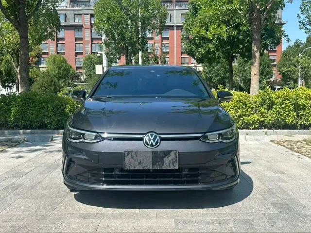 Volkswagen Golf — Фото автомобиля 2