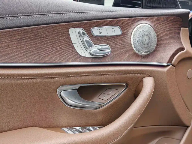 Mercedes-Benz E-Class — Фото автомобиля 19