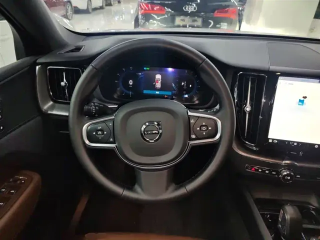 Volvo XC60 — Фото автомобиля 10