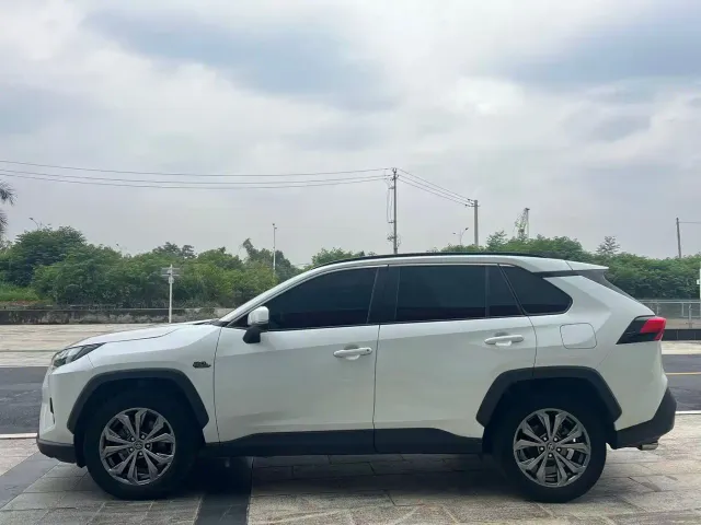 Toyota RAV4 — Фото автомобиля 16