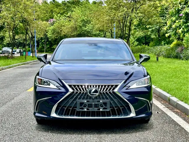 Lexus ES — Фото автомобиля 2