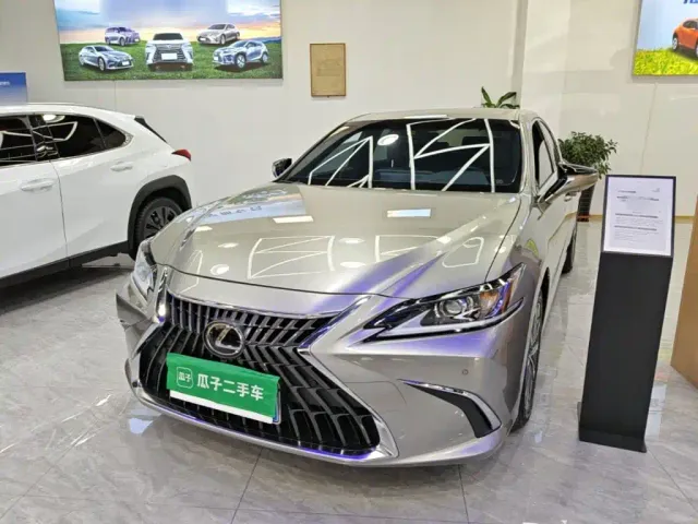 Фотография автомобиля — Lexus ES
