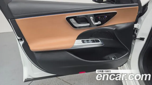Mercedes-Benz E-Class — Фото автомобиля 23