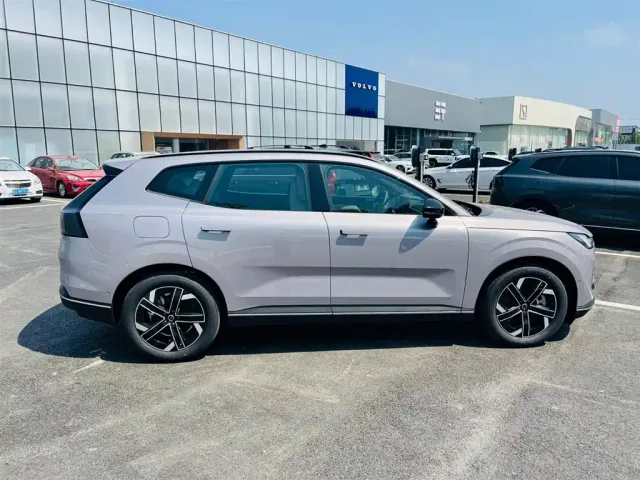 Volvo XC70 Plug-in Hybrid — Фото автомобиля 4