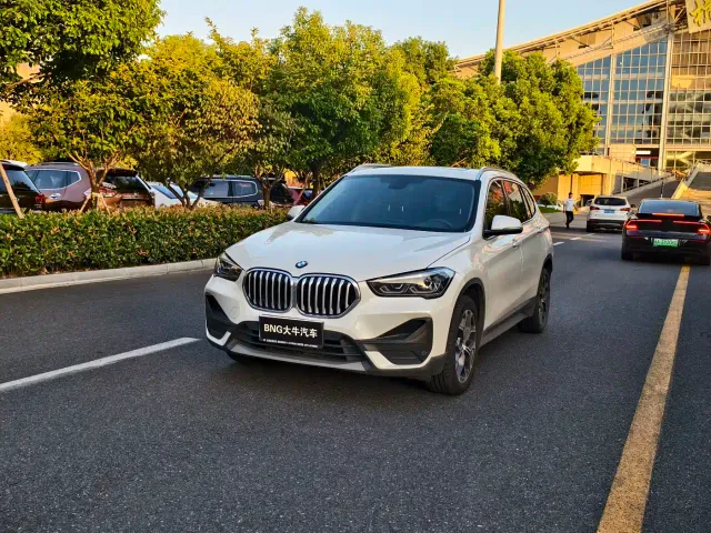 Фотография автомобиля — BMW X1