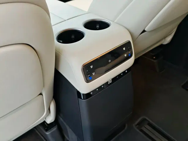 Li Auto MEGA — Фото автомобиля 11