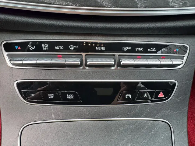 Mercedes-Benz E-Class — Фото автомобиля 21