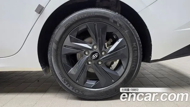 Hyundai Avante CN7 — Фото автомобиля 6