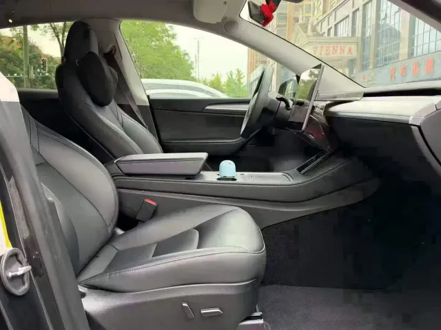 Tesla Model Y — Фото автомобиля 8