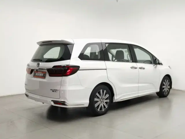 Honda Odyssey — Фото автомобиля 2