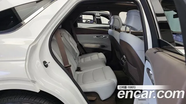 Genesis GV70 — Фото автомобиля 18