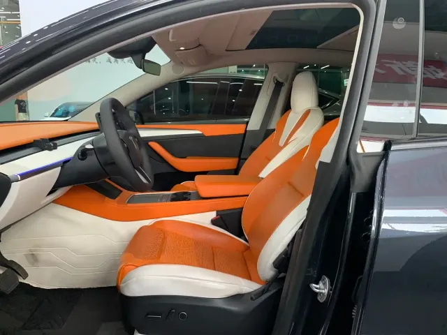 Tesla Model Y — Фото автомобиля 16