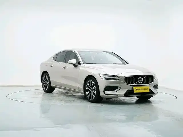 Volvo S60 — Фото автомобиля 3