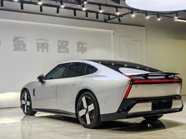 Xpeng P7 — Фото автомобиля 9