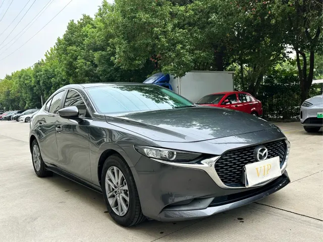 Mazda Axela — Фото автомобиля 3