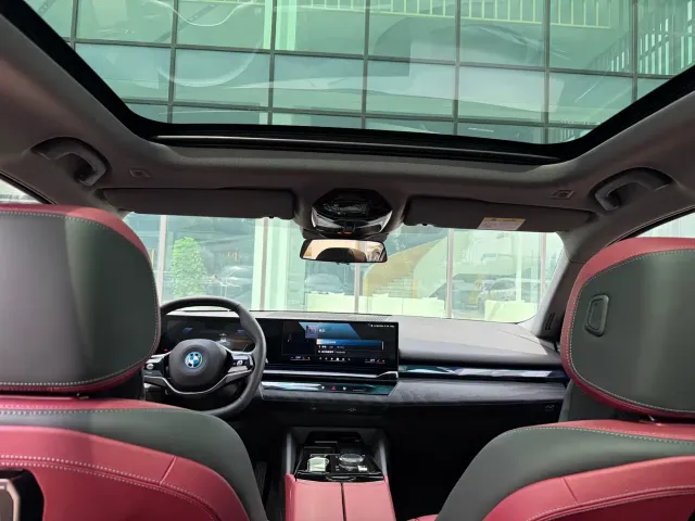 BMW i5 — Фото автомобиля 18