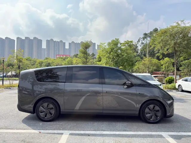 Li Auto MEGA — Фото автомобиля 5