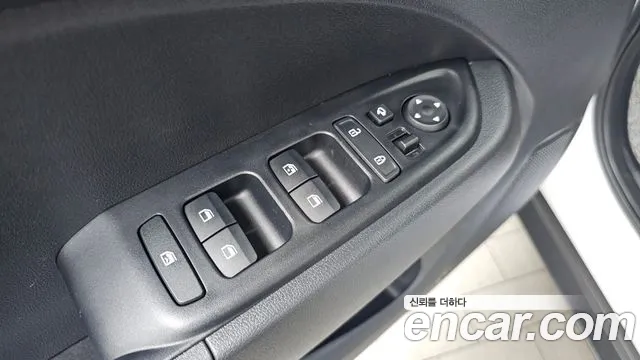 Hyundai Venue — Фото автомобиля 27