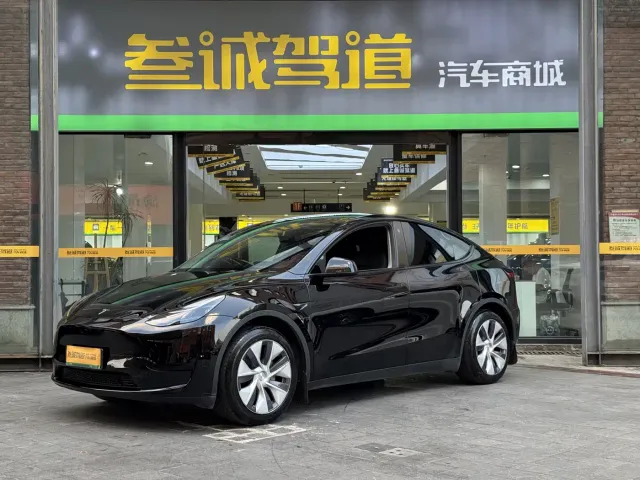 Фотография автомобиля — Tesla Model Y