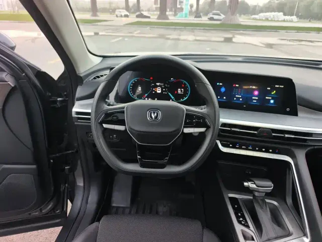 Changan CS35 Plus — Фото автомобиля 2