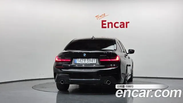BMW 3-Series 3 серия (G20) 320i M Sport — Фото автомобиля 4