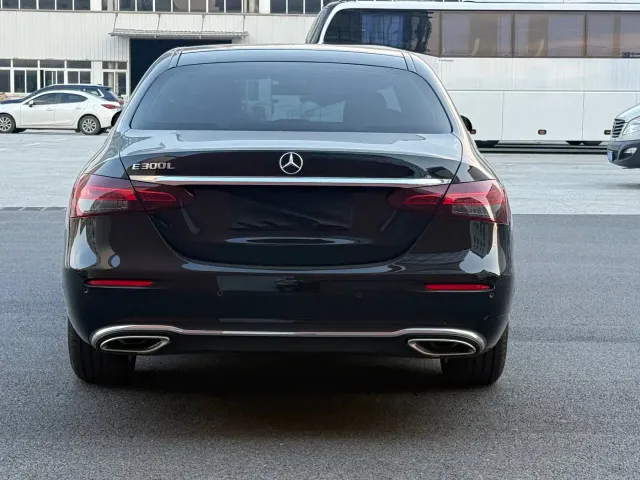 Mercedes-Benz E-Class — Фото автомобиля 9