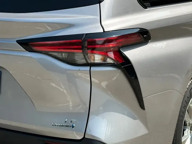 Toyota Sienna — Фото автомобиля 17