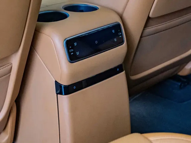 Li Auto i8 — Фото автомобиля 16