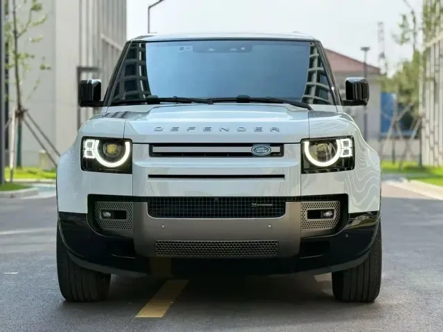 Land Rover Defender — Фото автомобиля 2