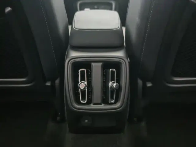 Volvo XC40 — Фото автомобиля 17