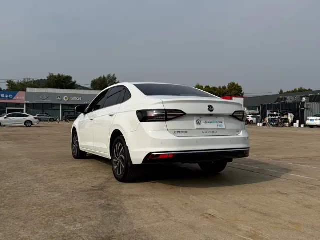 Volkswagen Lavida — Фото автомобиля 7