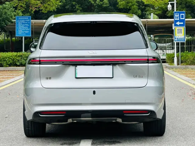 Li Auto Li L8 — Фото автомобиля 9