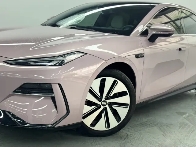 Geely Galaxy E8 — Фото автомобиля 2