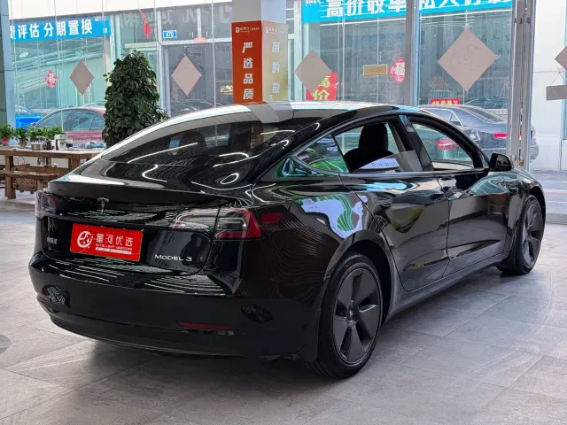 Tesla Model 3 — Фото автомобиля 7
