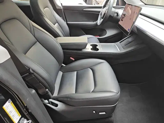 Tesla Model Y — Фото автомобиля 24