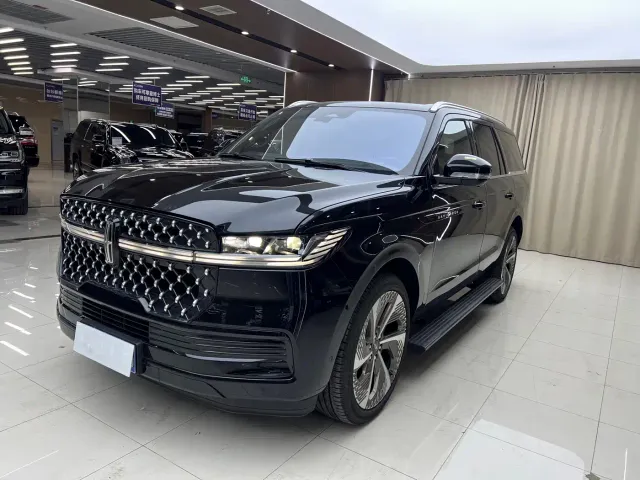 Фотография автомобиля — Lincoln Navigator