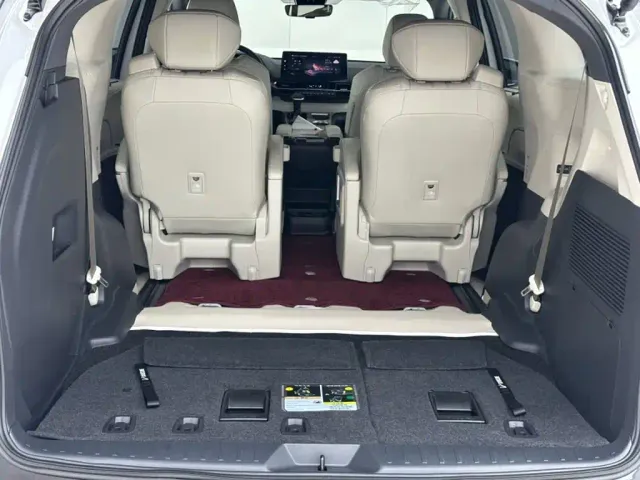 Toyota Toyota Sienna 2026 2.5L Hybrid AWD Exclusive Edition — Фото автомобиля 18