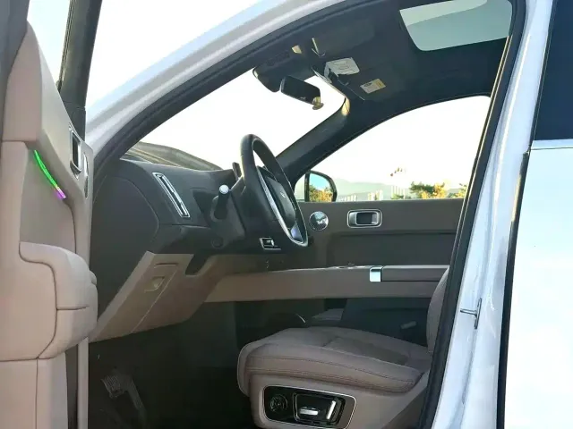 Li Auto L8 — Фото автомобиля 4