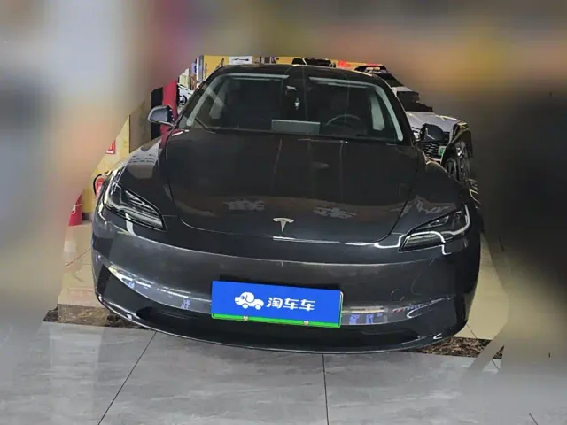 Tesla Model 3 — Фото автомобиля 2