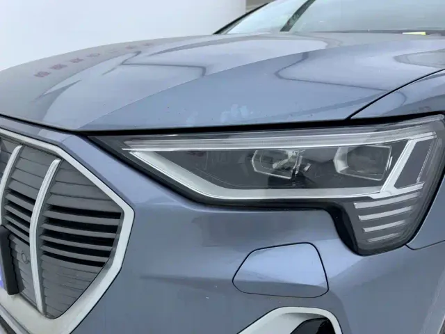 Audi e-tron — Фото автомобиля 8